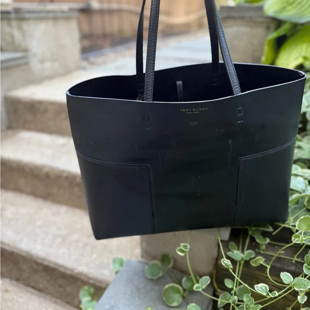 Tory Burch Black leather Block-Tbag w/ removable clutch GUC